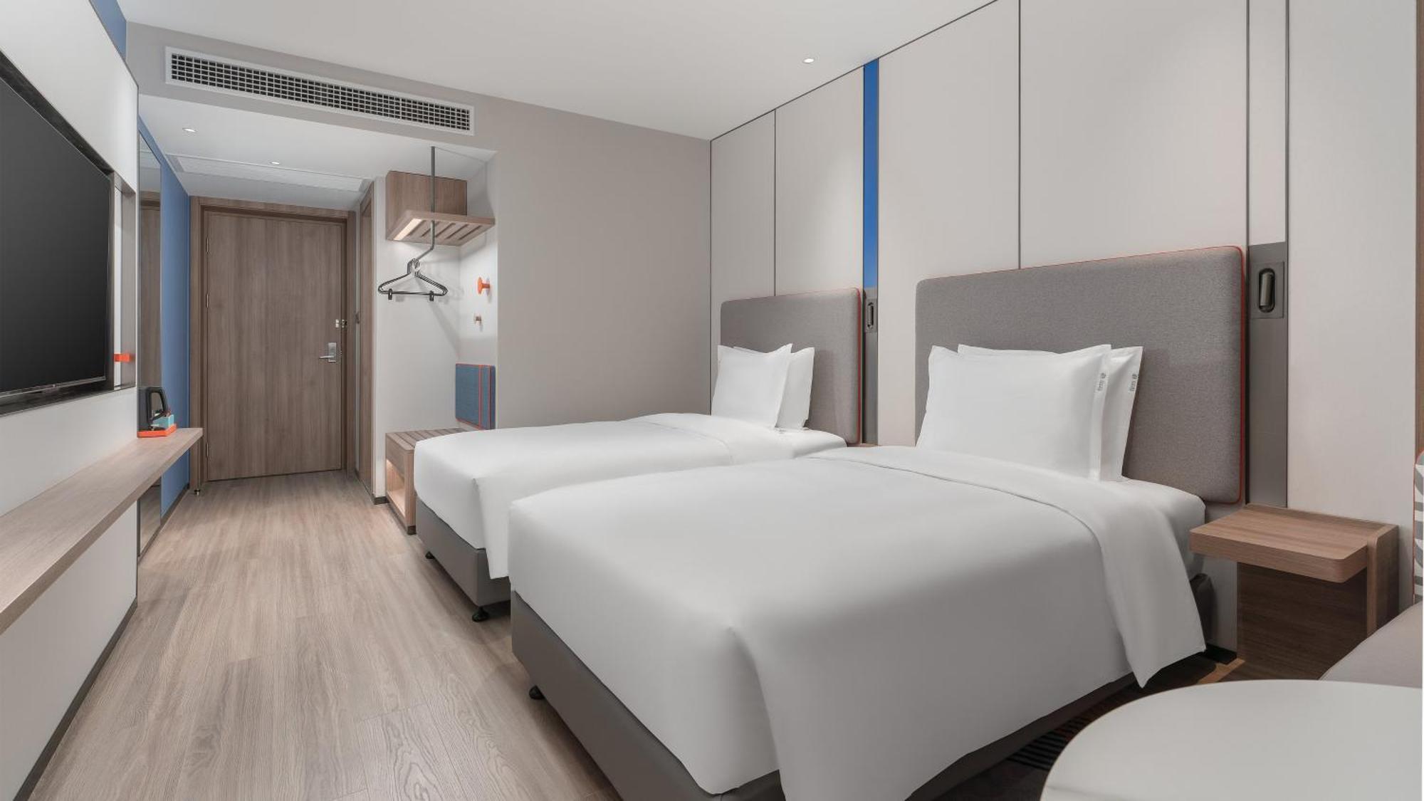 Holiday Inn Express Qingdao Shibei By Ihg Экстерьер фото
