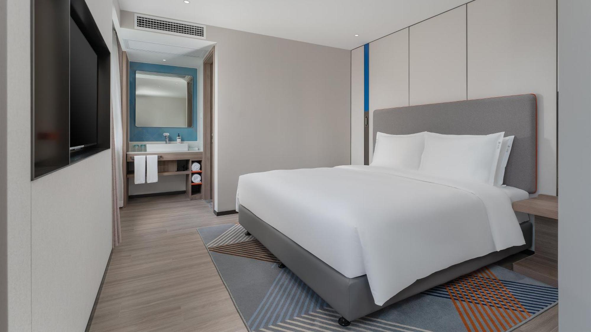 Holiday Inn Express Qingdao Shibei By Ihg Экстерьер фото