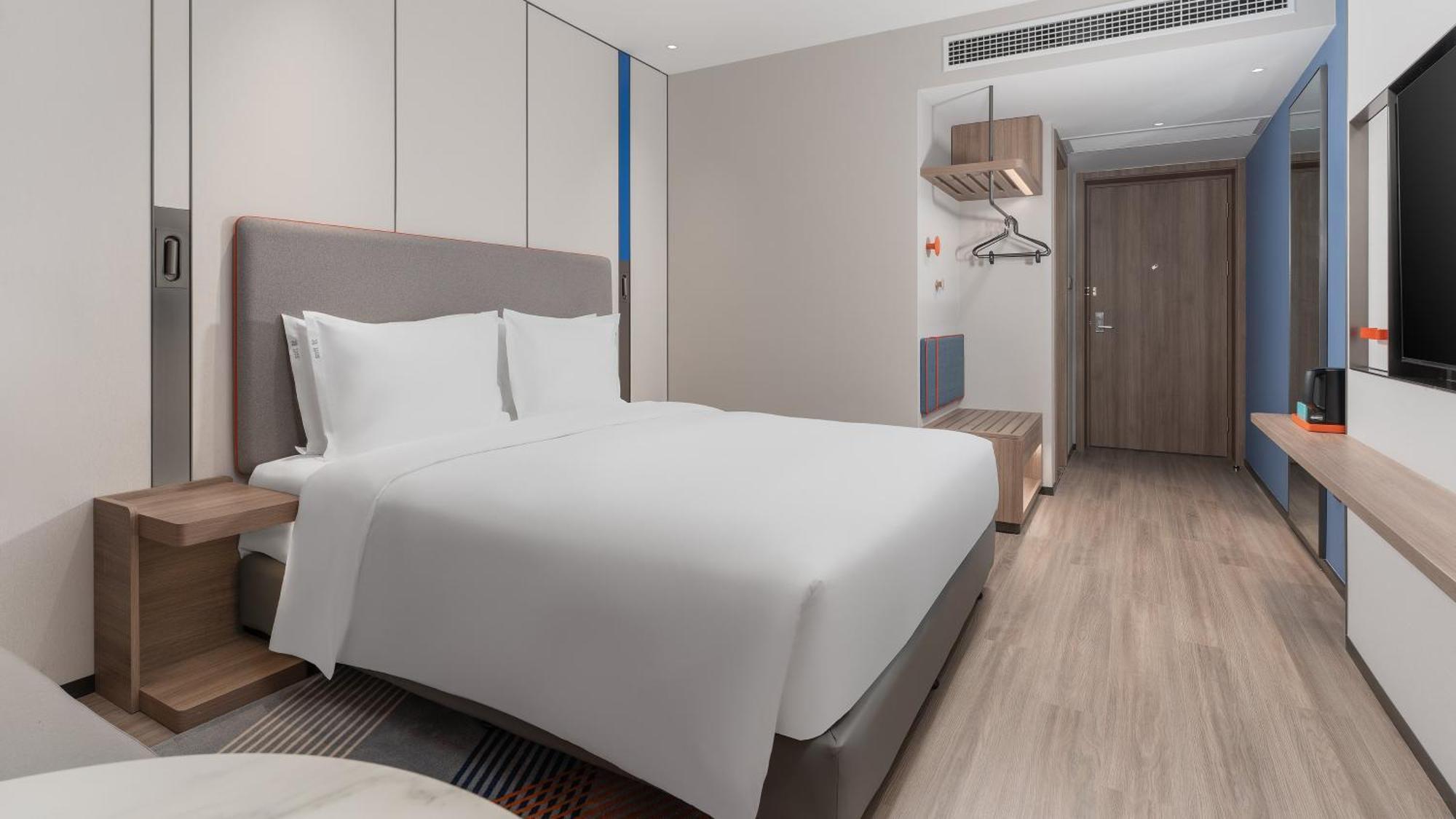 Holiday Inn Express Qingdao Shibei By Ihg Экстерьер фото