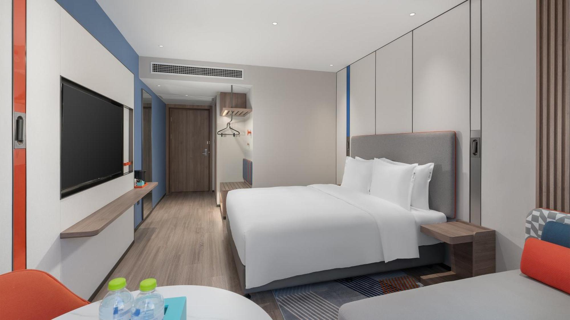 Holiday Inn Express Qingdao Shibei By Ihg Экстерьер фото