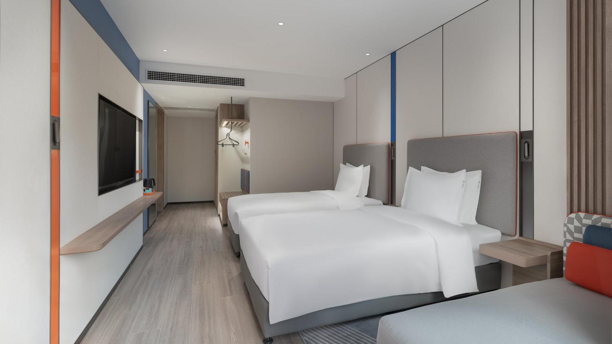 Holiday Inn Express Qingdao Shibei By Ihg Экстерьер фото