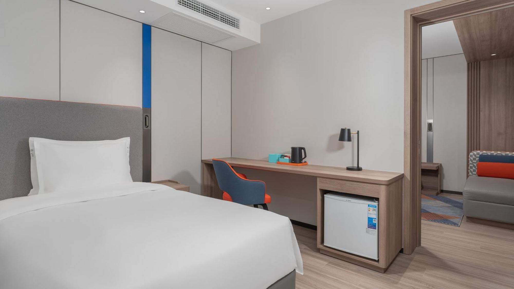 Holiday Inn Express Qingdao Shibei By Ihg Экстерьер фото