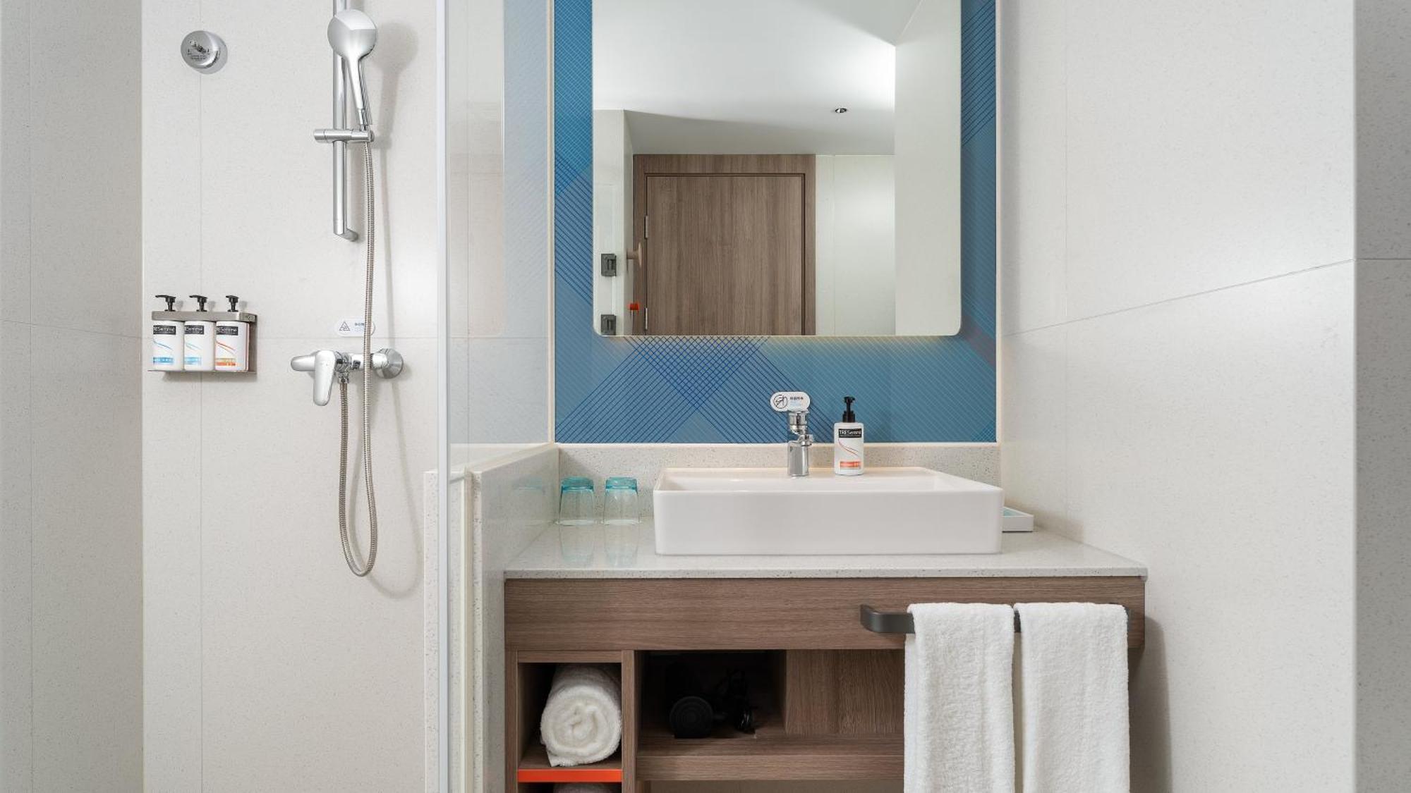 Holiday Inn Express Qingdao Shibei By Ihg Экстерьер фото